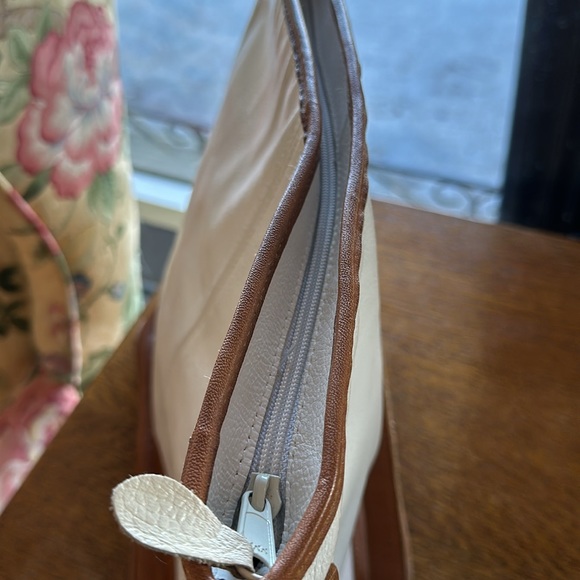 Unisa white and tan leather crossbody bag with an adjustable strap - Picture 6 of 14